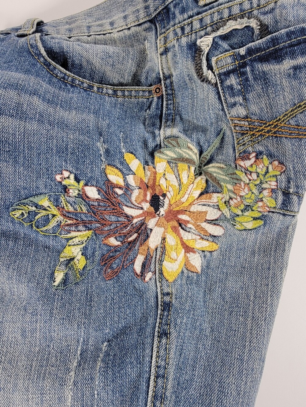 Vintage Y2K 90s Abercrombie & Fitch Flare Jeans 6 Womens Floral Embroidered NEW - Picture 3 of 16